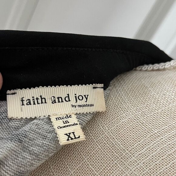 Faith and Joy
Monteau Black/Grey Polka Dot Sweater Peter Pan Collar Sheer - Picture 2 of 7